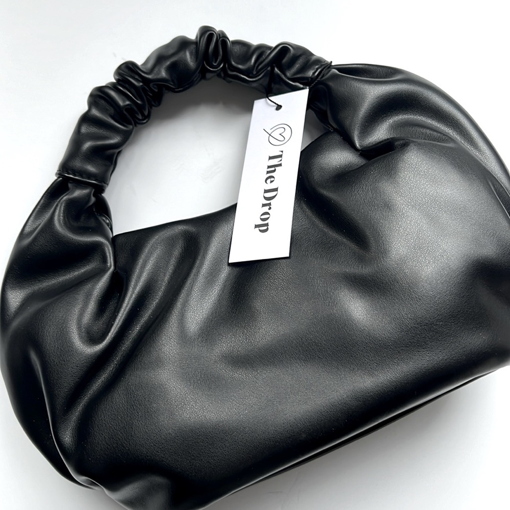THE DROP BLACK CLUTCH